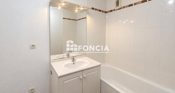Location Appartement 3 pièces 69.1 m² - Lyon 69008