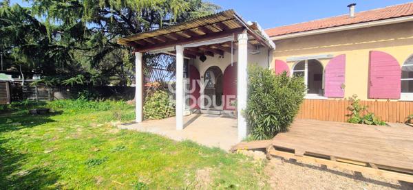 A Bouc Bel Air, centre ville, Maison de plain pied de 4 pièces, 100 m2 habitables sur une parcelle de de 934 m2