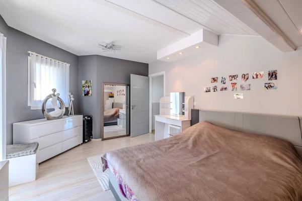 À vendre - Superbe maison familiale avec piscine à Neuvecelle