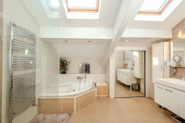 À vendre - Superbe maison familiale avec piscine à Neuvecelle