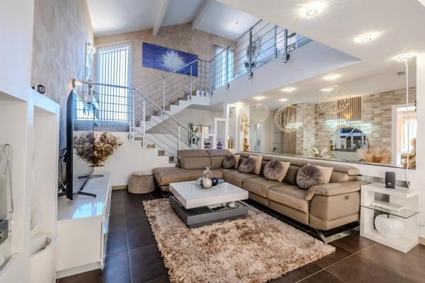 À vendre - Superbe maison familiale avec piscine à Neuvecelle