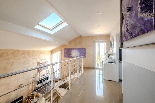 À vendre - Superbe maison familiale avec piscine à Neuvecelle