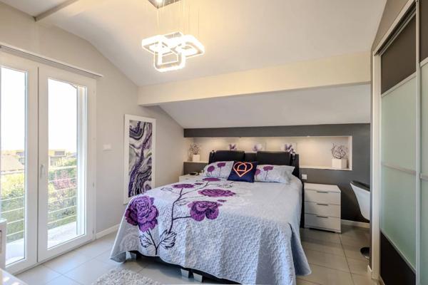 À vendre - Superbe maison familiale avec piscine à Neuvecelle