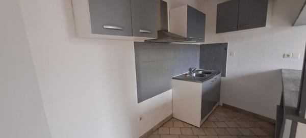 Appartement 2 pieces en centre-ville d Etampes a seulement a 600 metres de la gare RER C et TER