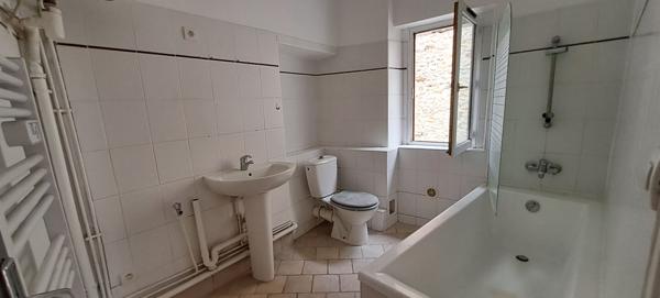 Appartement 2 pieces en centre-ville d Etampes a seulement a 600 metres de la gare RER C et TER