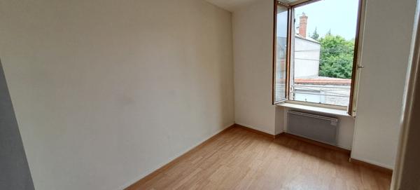 Appartement 2 pieces en centre-ville d Etampes a seulement a 600 metres de la gare RER C et TER