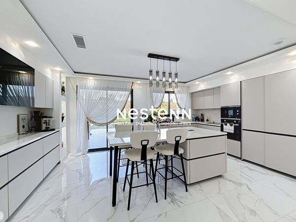 Villa contemporaine d'exception de 245 m² avec piscine située à Joué-lès-Tours ? Proche Lac