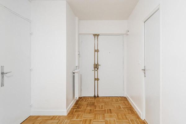 Appartement Paris 5 pièce(s) 116 m2 face aux Buttes Chaumont