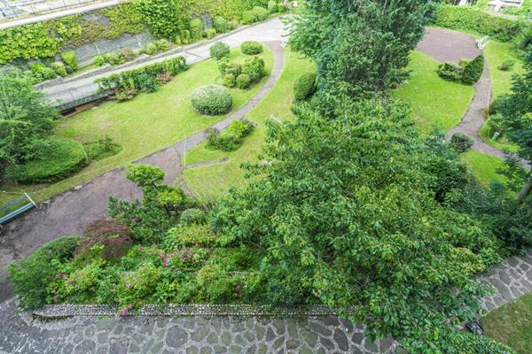 Appartement Paris 5 pièce(s) 116 m2 face aux Buttes Chaumont