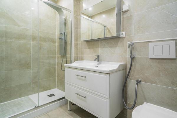 Appartement Paris 5 pièce(s) 116 m2 face aux Buttes Chaumont