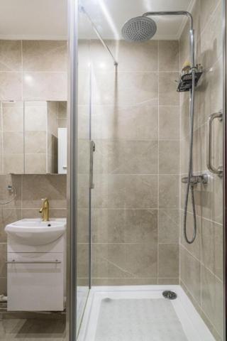 Appartement Paris 5 pièce(s) 116 m2 face aux Buttes Chaumont