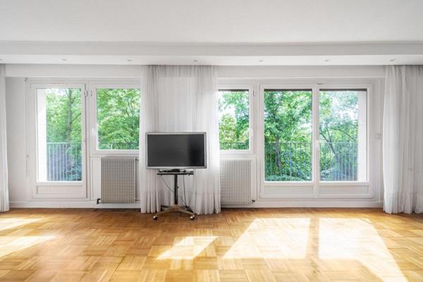 Appartement Paris 5 pièce(s) 116 m2 face aux Buttes Chaumont