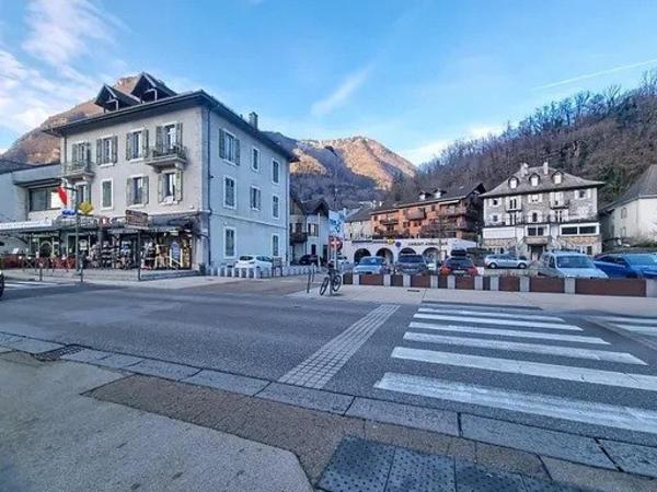 Lumineux T3 67M2 en plein centre-ville de  Taninges