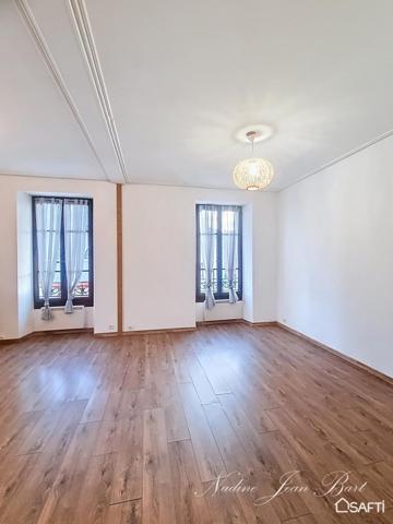 Lumineux T3 67M2 en plein centre-ville de  Taninges