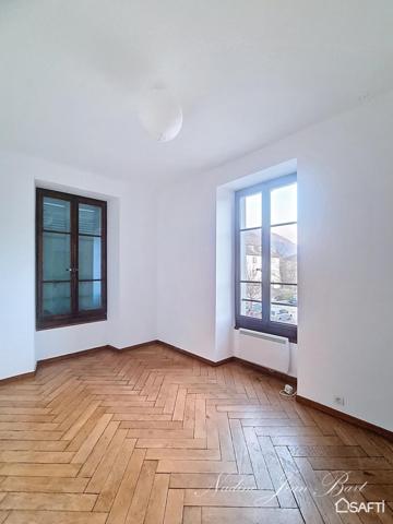 Lumineux T3 67M2 en plein centre-ville de  Taninges