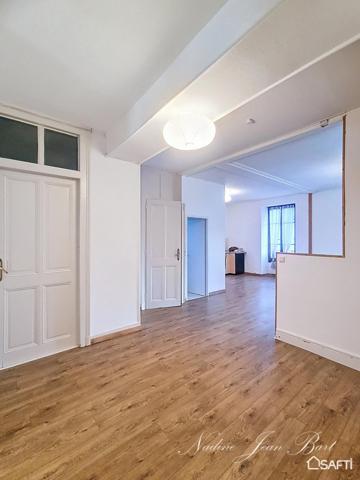 Lumineux T3 67M2 en plein centre-ville de  Taninges