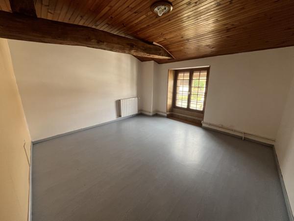 ENSEMBLE IMMOBILIER COMPOSE DE DEUX MAISONS - 2 GARAGES ET GRANGE