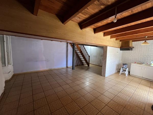 ENSEMBLE IMMOBILIER COMPOSE DE DEUX MAISONS - 2 GARAGES ET GRANGE
