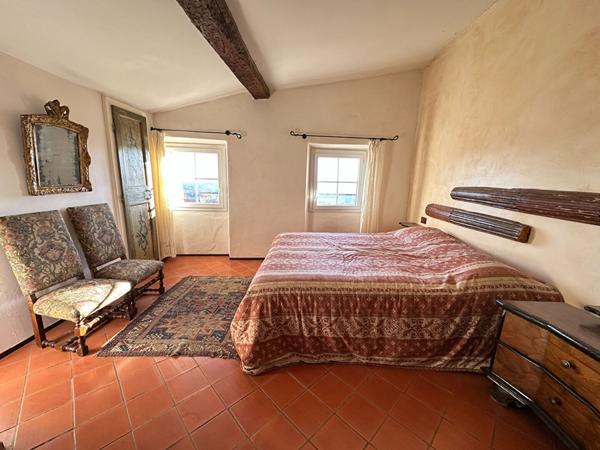 MAISON DE VILLAGE 200 m²