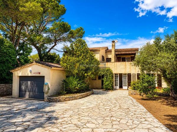 Vente                                                      Maison
                        
                     5 pièces                      163 m2                     à Saint-Aygulf