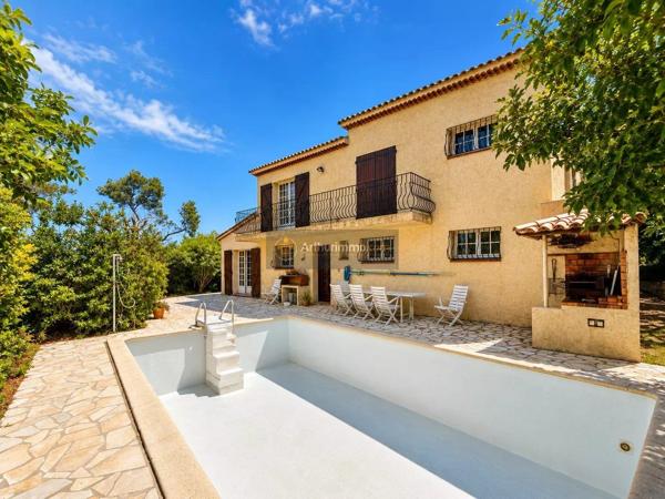 Vente                                                      Maison
                        
                     5 pièces                      163 m2                     à Saint-Aygulf