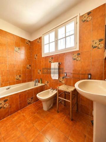 Vente                                                      Maison
                        
                     5 pièces                      163 m2                     à Saint-Aygulf
