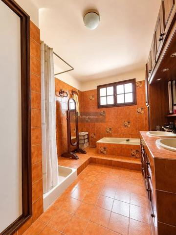 Vente                                                      Maison
                        
                     5 pièces                      163 m2                     à Saint-Aygulf