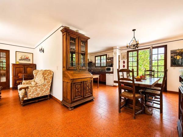 Vente                                                      Maison
                        
                     5 pièces                      163 m2                     à Saint-Aygulf