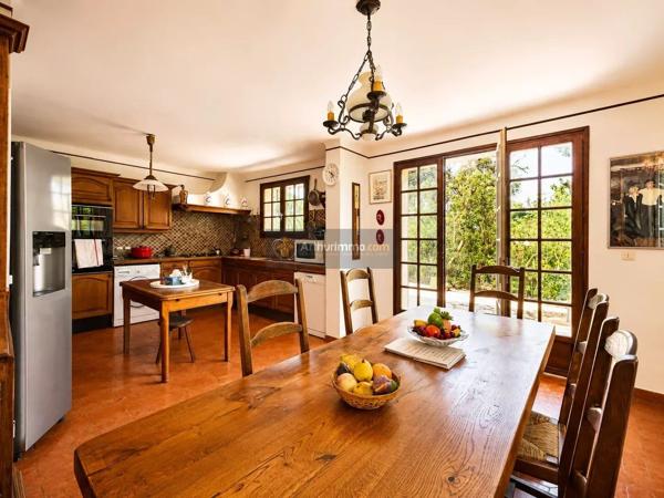 Vente                                                      Maison
                        
                     5 pièces                      163 m2                     à Saint-Aygulf