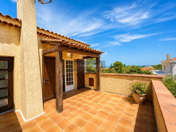 Vente                                                      Maison
                        
                     5 pièces                      163 m2                     à Saint-Aygulf