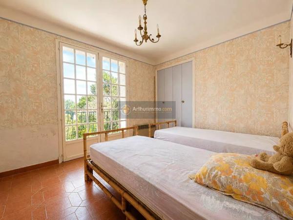 Vente                                                      Maison
                        
                     5 pièces                      163 m2                     à Saint-Aygulf