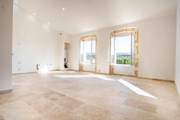 Vente                                                      Appartement
                        
                     4 pièces                      78 m2                     à Pourrières