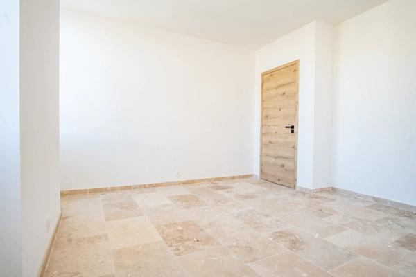 Vente                                                      Appartement
                        
                     4 pièces                      78 m2                     à Pourrières