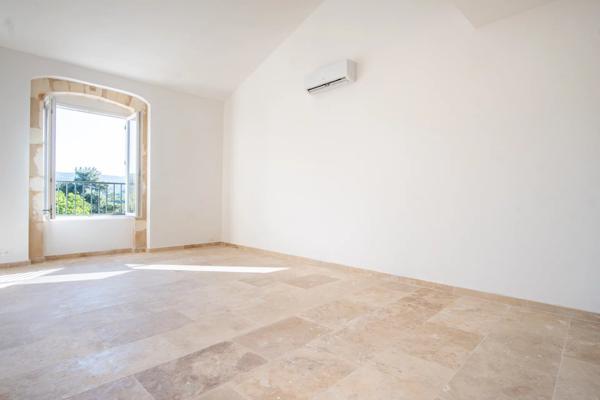 Vente                                                      Appartement
                        
                     4 pièces                      78 m2                     à Pourrières