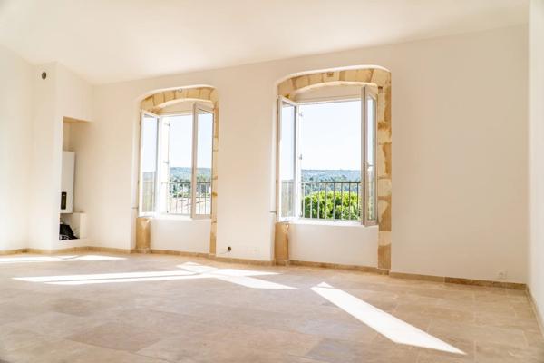 Vente                                                      Appartement
                        
                     4 pièces                      78 m2                     à Pourrières