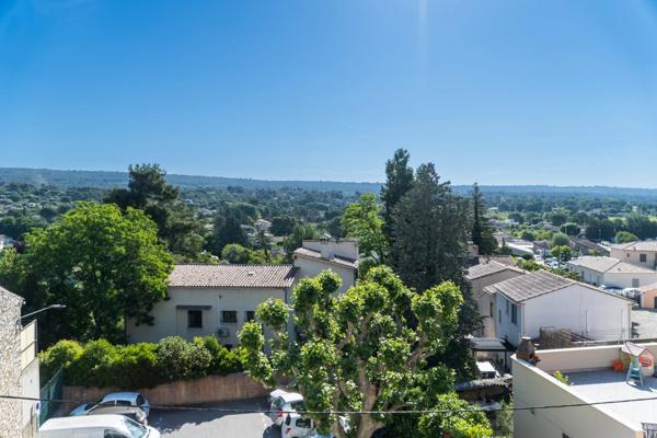 Vente                                                      Appartement
                        
                     4 pièces                      78 m2                     à Pourrières