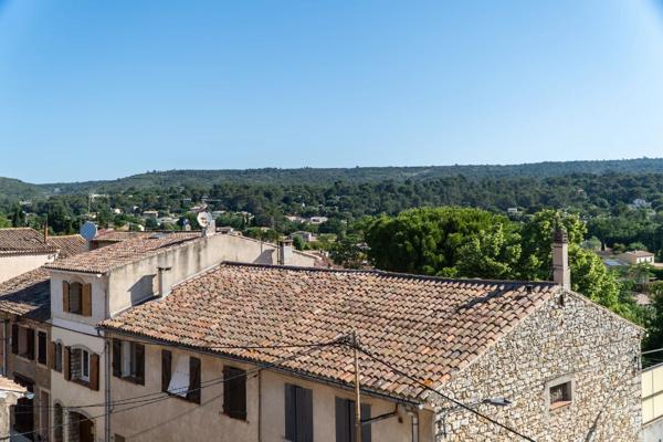 Vente                                                      Appartement
                        
                     4 pièces                      78 m2                     à Pourrières