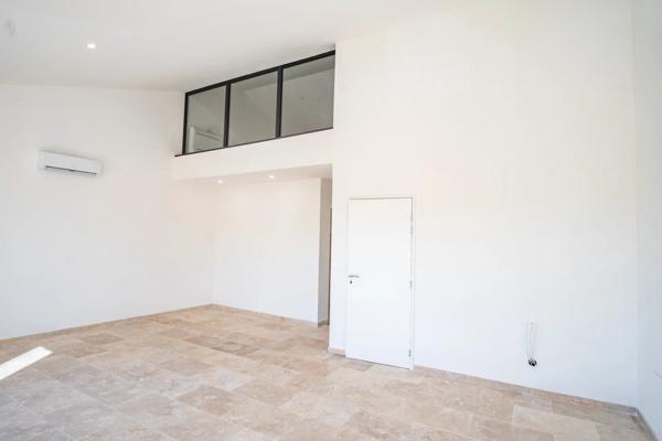Vente                                                      Appartement
                        
                     4 pièces                      78 m2                     à Pourrières