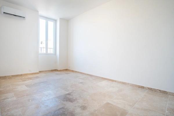 Vente                                                      Appartement
                        
                     4 pièces                      78 m2                     à Pourrières