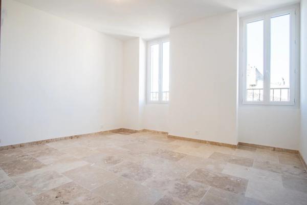 Vente                                                      Appartement
                        
                     4 pièces                      78 m2                     à Pourrières