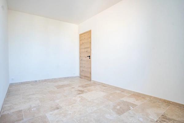 Vente                                                      Appartement
                        
                     4 pièces                      78 m2                     à Pourrières