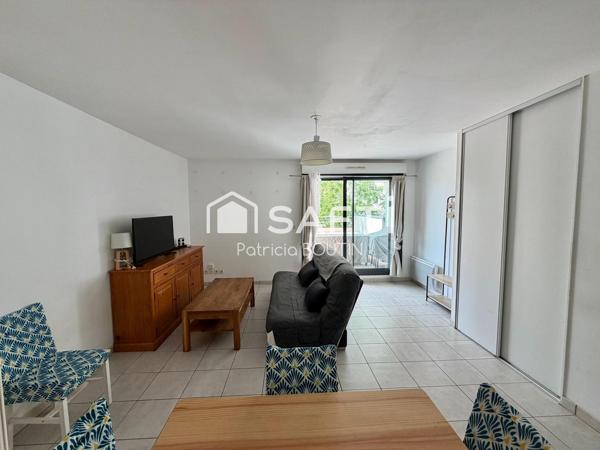 APPARTEMENT UNE CHAMBRE, TERRASSE DE 35 M² ET PLACE DE PARKING A NIORT !