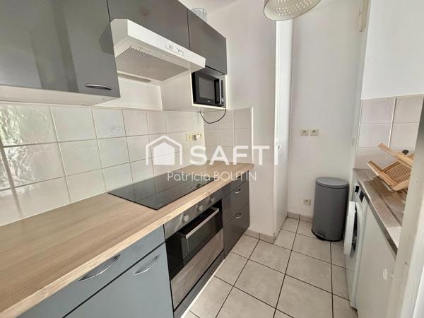 APPARTEMENT UNE CHAMBRE, TERRASSE DE 35 M² ET PLACE DE PARKING A NIORT !
