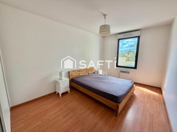 APPARTEMENT UNE CHAMBRE, TERRASSE DE 35 M² ET PLACE DE PARKING A NIORT !