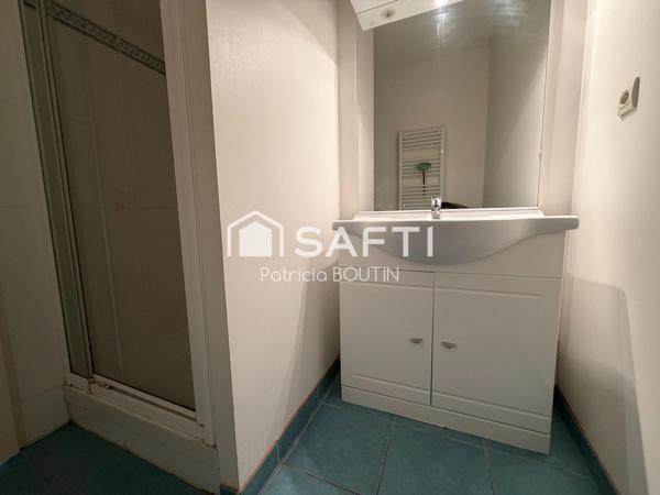 APPARTEMENT UNE CHAMBRE, TERRASSE DE 35 M² ET PLACE DE PARKING A NIORT !