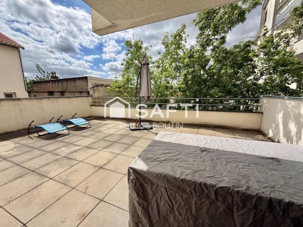 APPARTEMENT UNE CHAMBRE, TERRASSE DE 35 M² ET PLACE DE PARKING A NIORT !