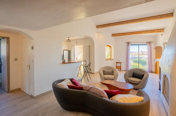 Superbe duplex T4 avec vue mer dans quartier prisé