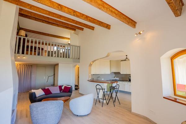 Superbe duplex T4 avec vue mer dans quartier prisé