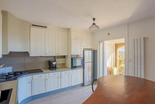 Superbe duplex T4 avec vue mer dans quartier prisé