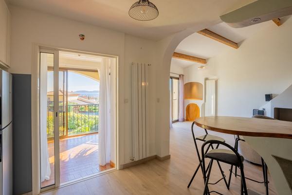 Superbe duplex T4 avec vue mer dans quartier prisé